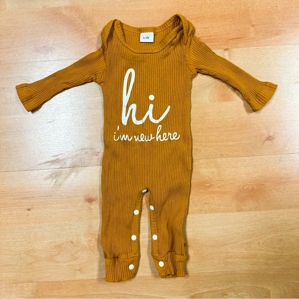 Going Home Mustard Yellow “Hi I’m New Here” 3-Piece Newborn Unisex Outfit 0-3M